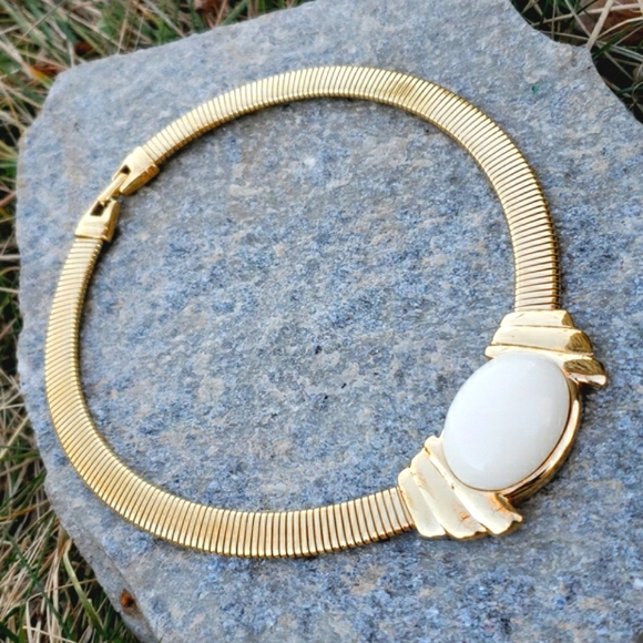 VTG Trifari Egyptian Revival Lucite Cabochon Gold Omega Chain Collar Necklace - Picture 10 of 13